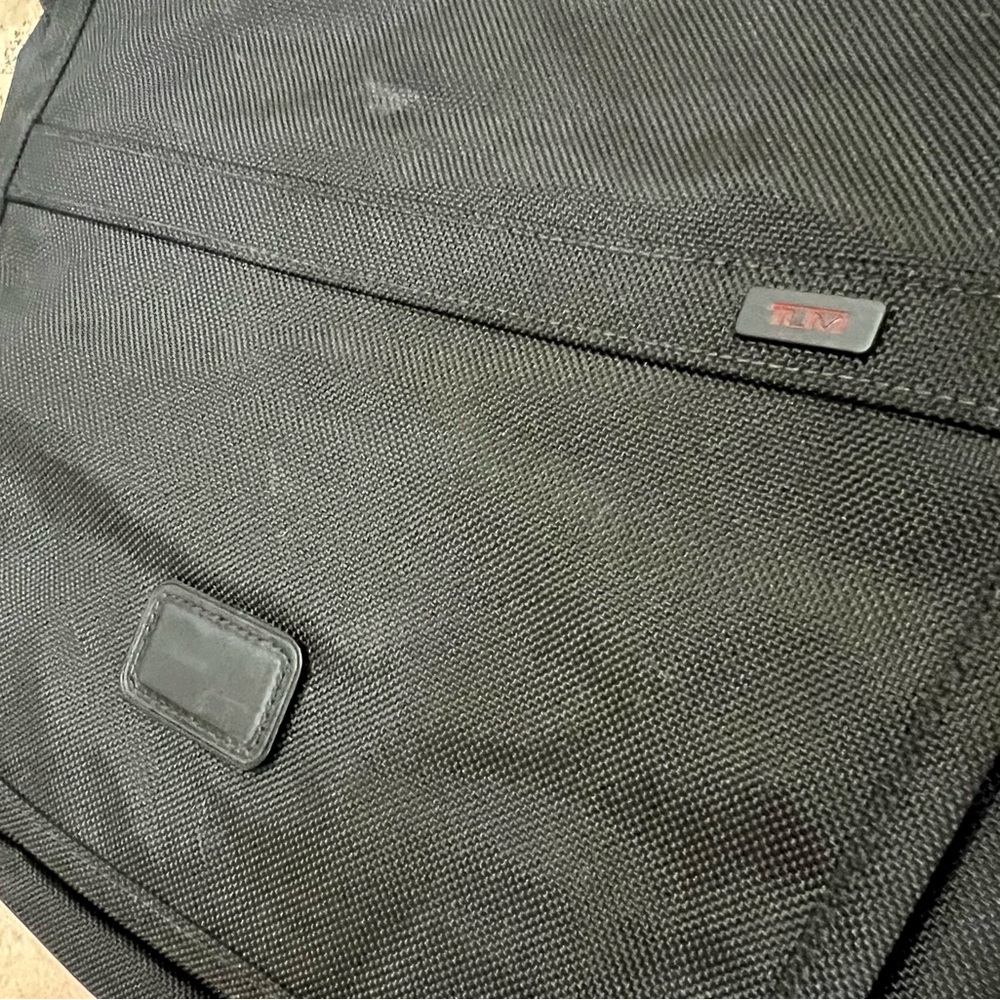 Tumi Black Messenger Bag Durable Professional Design